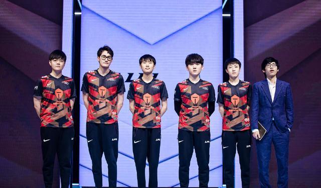 他们通过团 他们通过团