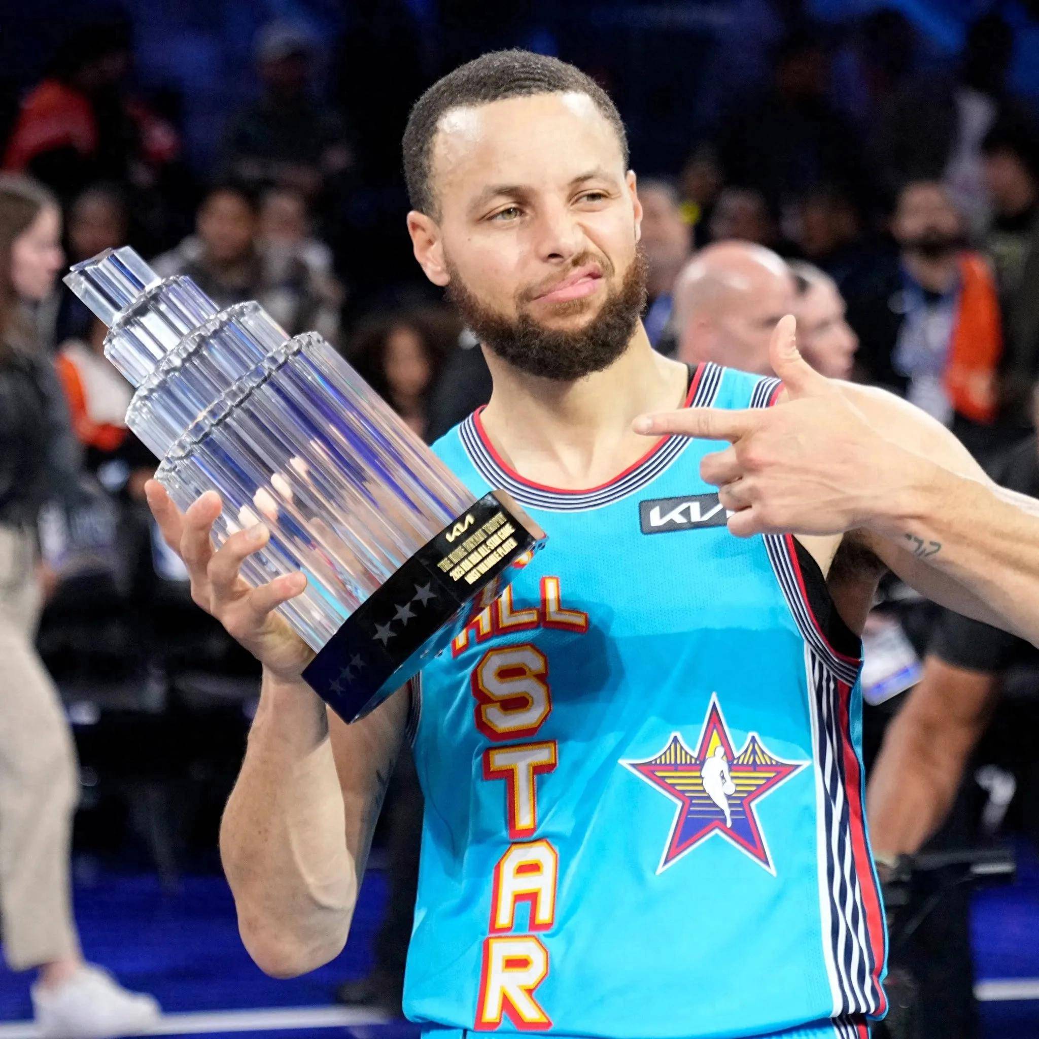 多次凭借其 多次凭借其