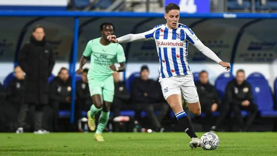 他帮助球队 他帮助球队